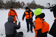 Спасатели ПСС "Карамышево" вместе с корреспондентом "Москвы 24" провели в профилактический рейд по местам зимней рыбалки на Москва-реке.